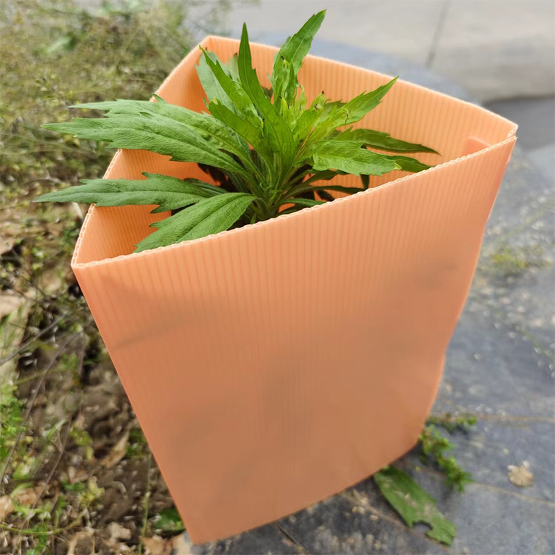 Protezioni per alberi in plastica ondulata stabilizzata ai raggi UV