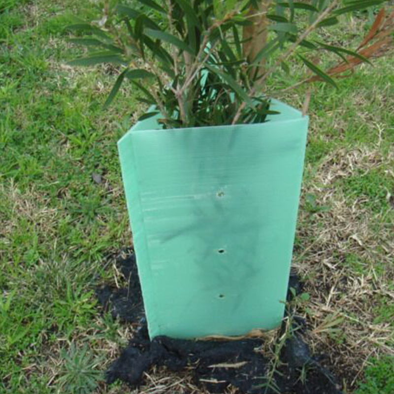 Protezioni per alberi in plastica ondulata stabilizzata ai raggi UV